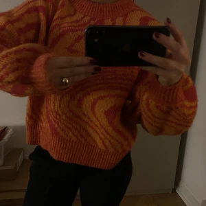 Stickad tröja - Otrolig stickad tröja, köpt på Nelly. Storlek M❤️‍🔥💓