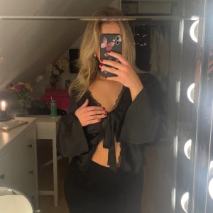 Festtopp - Snygg topp som passar bra till fest✨✨ passar bra både till långkjol, kostymbyxor och jeans 🌟🌟🌟🌟