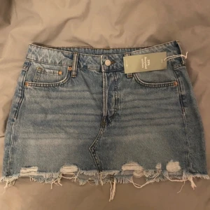 kjol - Aldrig använt ny med prislappen kvar 