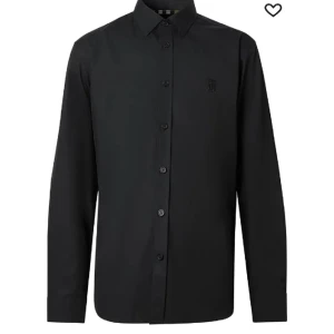 Burberry - Säljer min fina skjorta knappast använd Nypris 5200