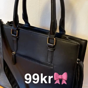 Stor väska - Denna medel stora väskan som man både kan ha på axeln eller som handväska ⭐️Nytt skick!