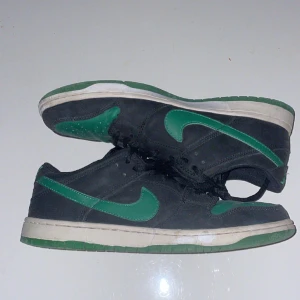 Nike SB Dunks - 9-10 skick Riktig fräscha Skor.  Skriv om ni har frågar!! Pris kan diskuteras vid snabb affär.