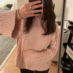 stickad tröja  - superfin rosa stickat tröja från Gina Tricot! Knappt änvänd så den är som ny💓💓