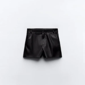 Shorts  - Säljer dessa snygga skin shorts från zara använda en gång 