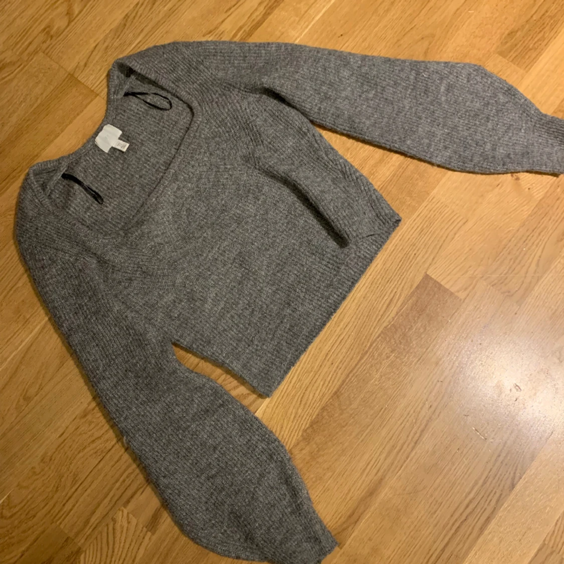 Grå stickad tröja  - 90