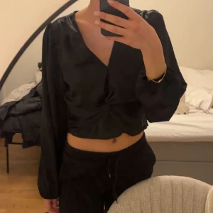 Ginatricot tröja - En snygg elegant tröja från Gina tricot som ej kmr till använding❤️