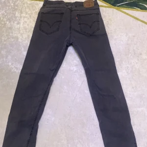 Levis jeans  - Säljer mina levis jeans, 33,32