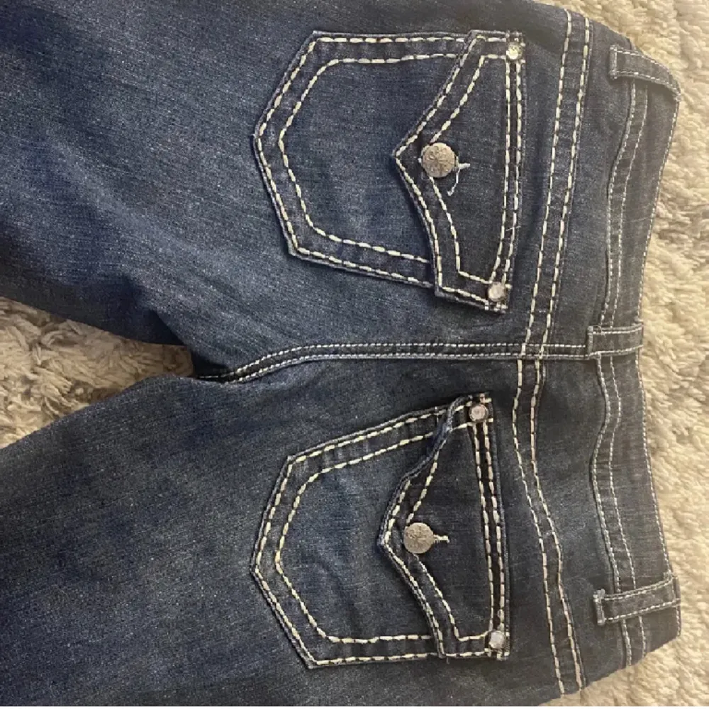 Jättesnygga jeans, inga tecken på skador💕. Jeans & Byxor.