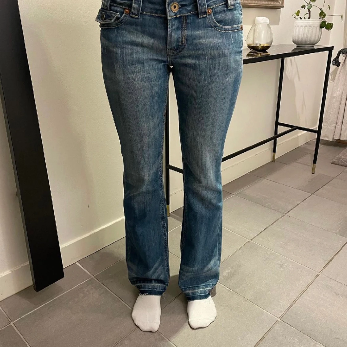 Lågmidjade jeans med snygga fickor💙