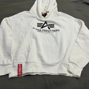 Alpha industries hoodie - En Alpha industries vit hoodie