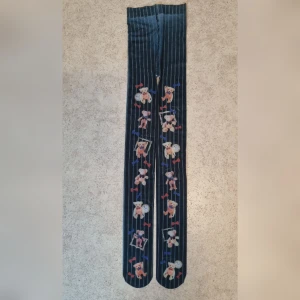 Lolita teddy björn tights - Söta mörkgröna tights med nallar på. Aldrig använda. Upskattad storlek S-M. Kan mötas upp i vänersborg