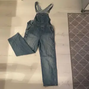 Snygga jeans-overalls vintage från gap!