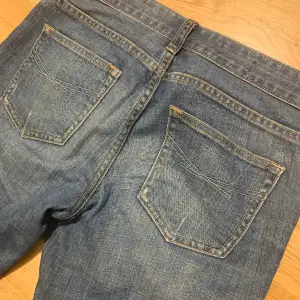 Superfina lågmidjade bootcut jeans från Gap! Jättebra skick. Hör av dig vid frågor💕