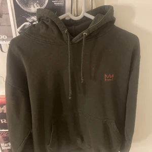 Hov1 tour 2017 hoodie  - använt ett par gånger (tappat lite färg pga tvätt) men fortfarande fin