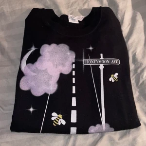 Tröja Ariana Grande - Köpt för några år sedan som Ariana Grande Merch från ett småföretag, Reb’s Boutique på Instagram. Nypris 400kr