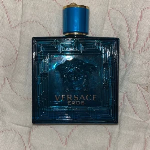 Versace parfym  - Versace kill parfym. Den är bara använt lite 