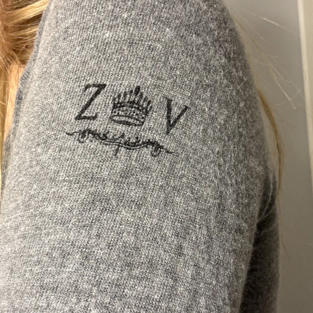 Säljer denna söta och unika tröja ifrån Zadig. ❤️. Tröjor & Koftor.