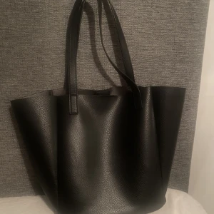 Väska - Superfin väska från Even&Odd som inte kommer till användning längre, sparsamt använd!