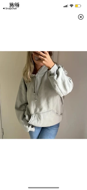 Grön bikbok hoodie - Så fin och mjuk hoodie från Bikbok i stl S💗 använd men fint skick, inte nopprig
