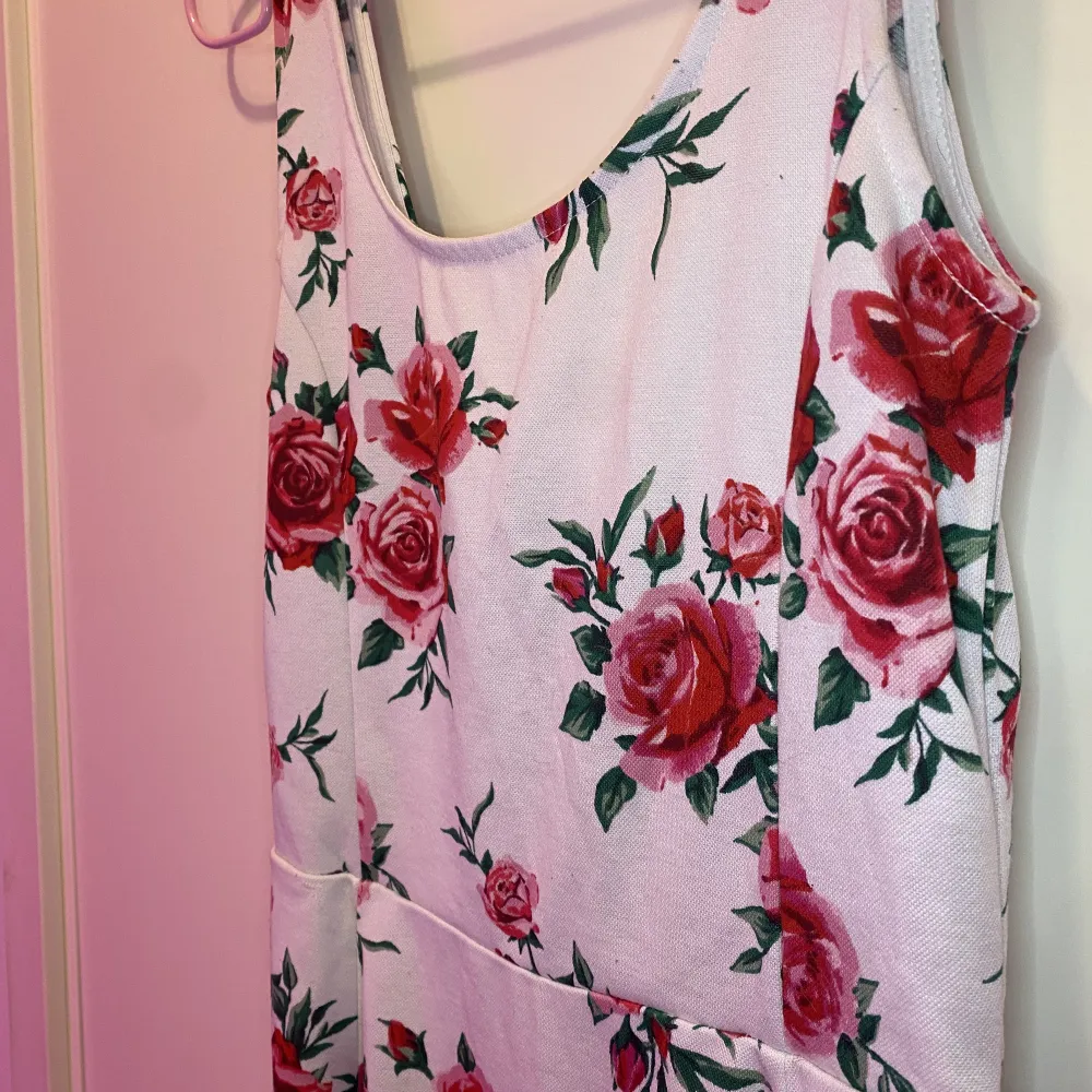 Blommig klänning från H&M. Klänningar.