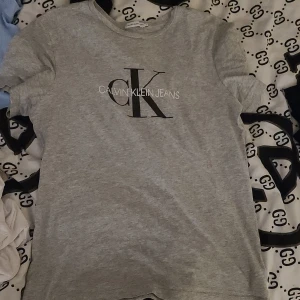 Calvin klein tshirt - Använd men fortfarande fint skick storlek m\l Calvin Klein