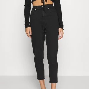 Levis Jeans  - Storlek : 25x27. High wasited Taper jeans.  Aldrig använt, endast testat. Sen har dem bara legat i garderoben.   Pris kan diskuteras vid snabb affär. 