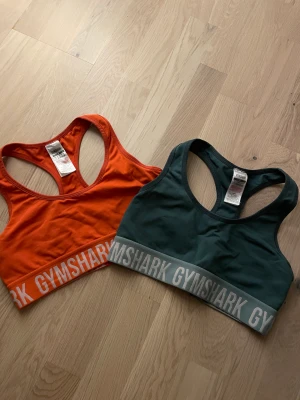Gymshark sport-bh  - Sköna sport toppar/bh från gymshark, kommer inte till användning så mycket💞 120kr för båda  80kr för 1