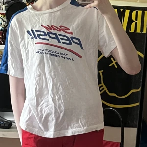 Pepsi T-shirt  - Pepsi T-shirt från hm i retrostil 