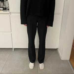 Kostymbyxor - ett par kostymbyxor från bikbok som tyvärr blivit för små! De är i modellen Vilma och är i strl 34❤️ 