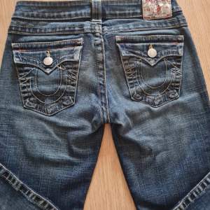 säljer dessa jättesöta true religion jeans som tyvärr är för små för mig 🤍