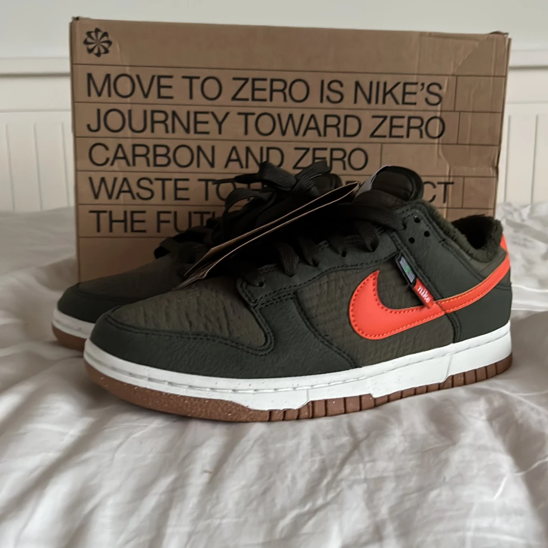 Ett par sprillans nya dunks Low Toasty sequoia - 90