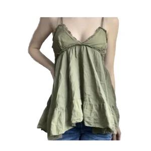 söt topp - så söt grön topp från ”made in italy”, står ingen storlek men passar en s-m❤️