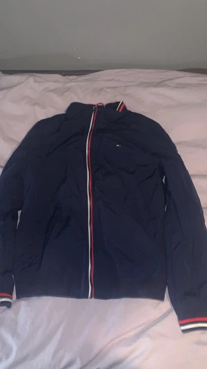 Tommy hilfiger - Storlek XXL, motsvarar mer åt L fin jacka, använd ett par gånger