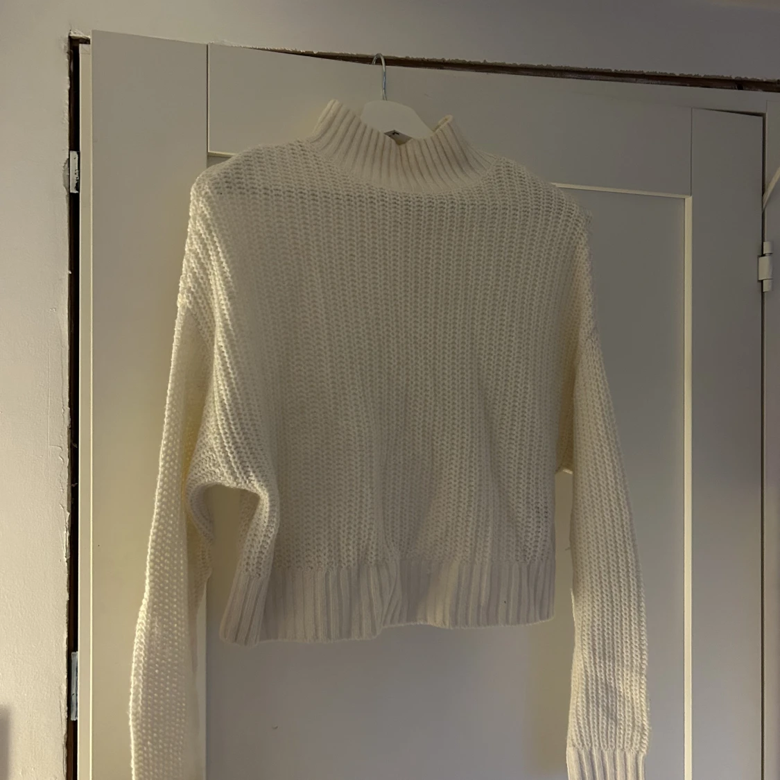 Vit stickad tröja