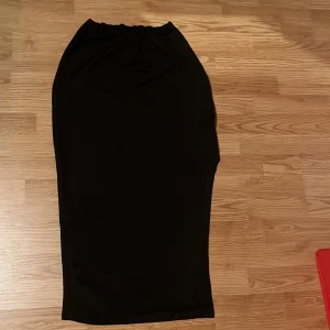 Svart kjol - En svart kjol från shein som aldrig är använd, storlek S. Pris kan diskuteras 👍🏻💕
