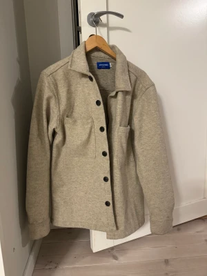 Jack and Jones jacka  - Säljer jacka fint skick 