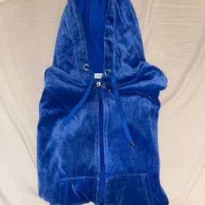 Velour kofta  - Huvtröja från Cubus. I god skick.