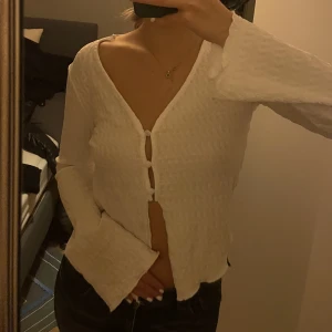 Tröja  - Jättefin tröja från Gina tricot, strl M men skulle säga att den är mer som en S. Alldrig använt så i toppskick 💗