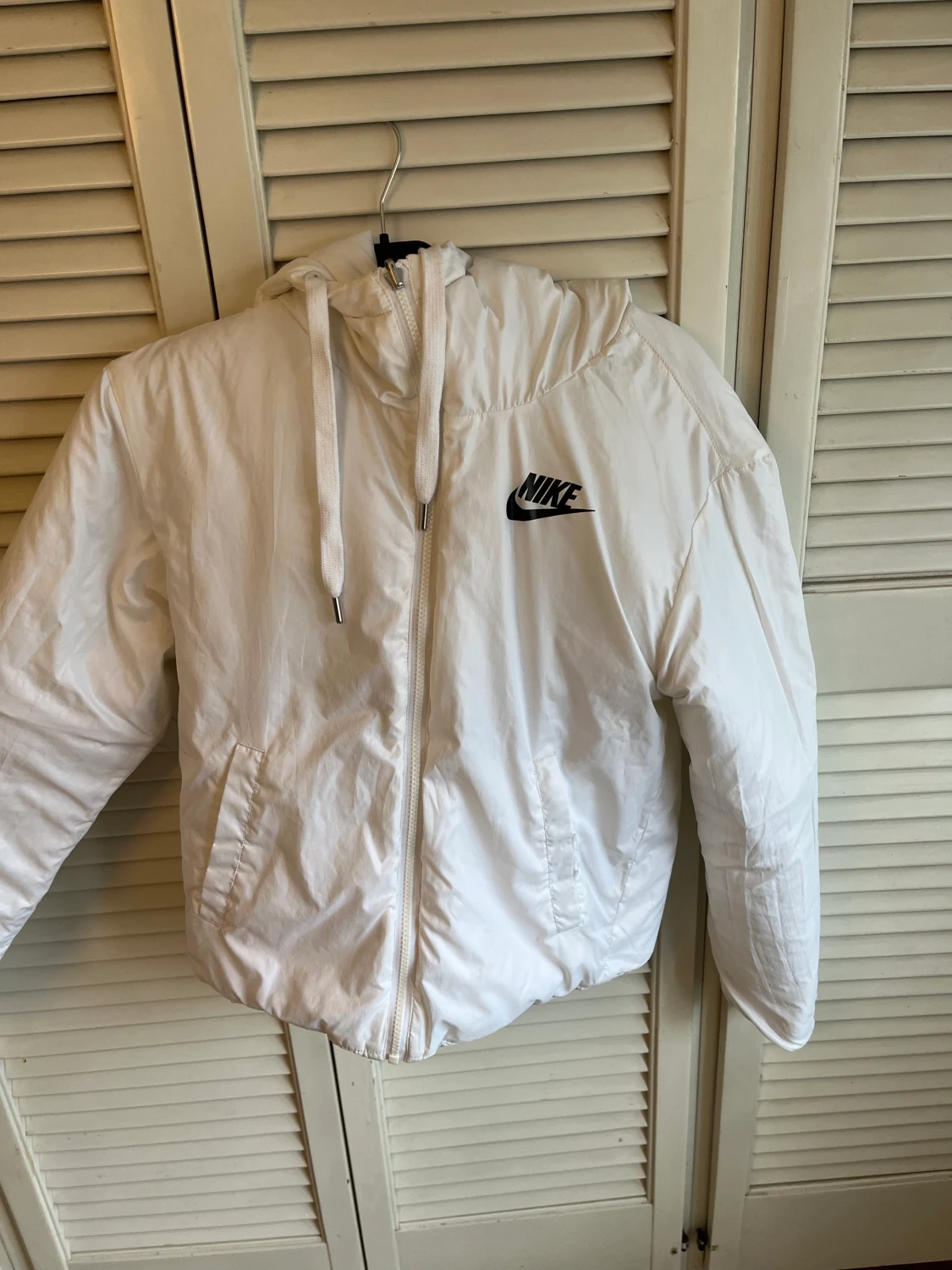 Vit vinterjacka från nike - 90