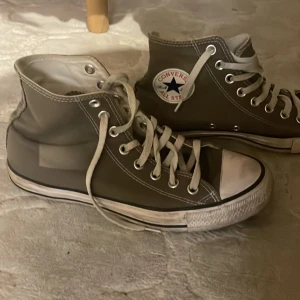 CONVERSE Chuck green - Good condition Price is negotiable 