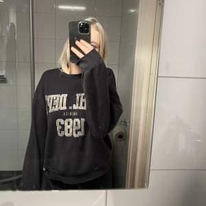 Snygg sweatshirt från Gina. Jätte bra o skönt material🤩💓