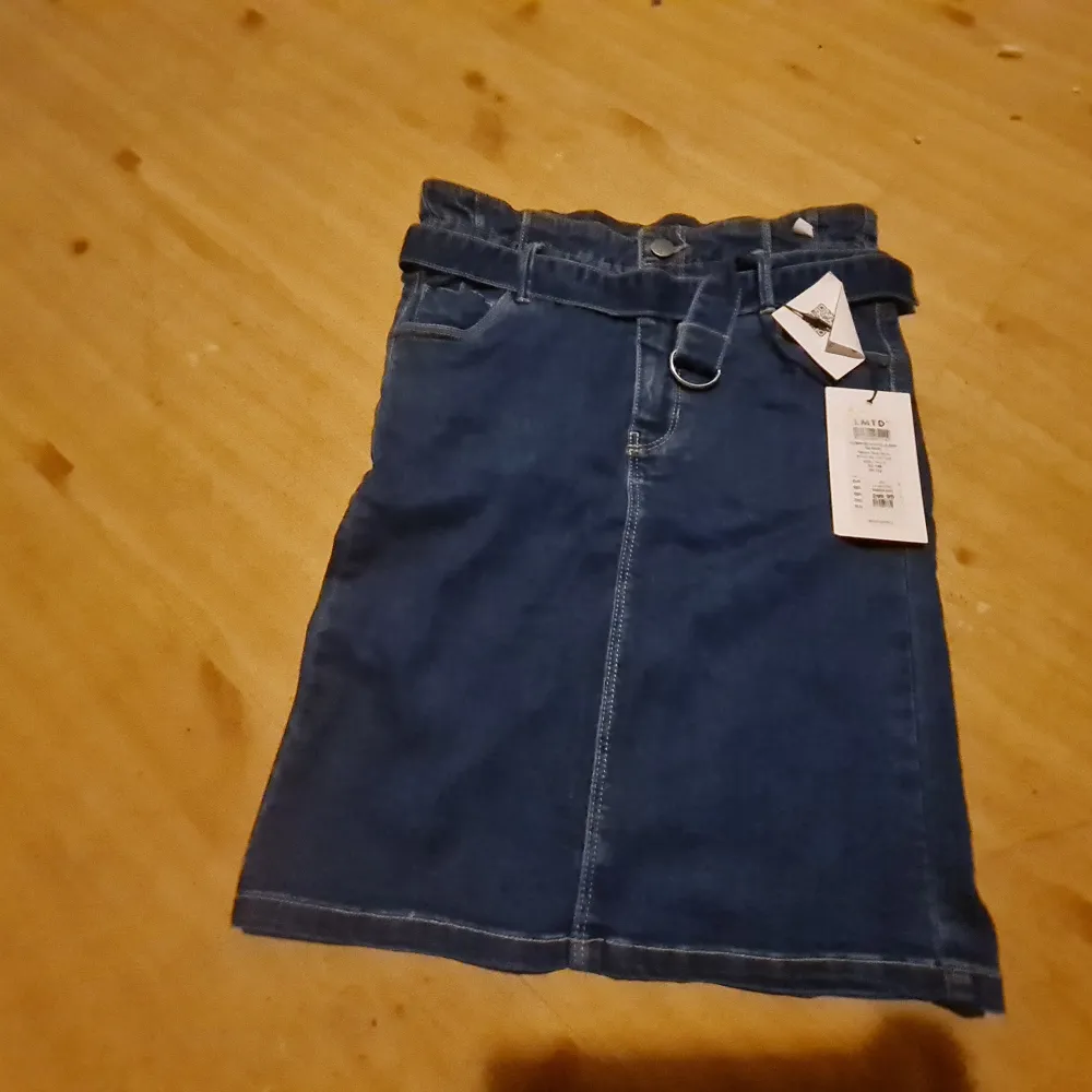 Jeans kjol 146-152 (Men är väldigt stora för sin storlek. Kjolar.