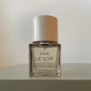 Caia - Säljer caias populära ”le soir” parfym, den går inte att köpa på deras hemsida längre och är limiterad. Helt oanvänd, 50ml. Hör av er vid frågor!!<3
