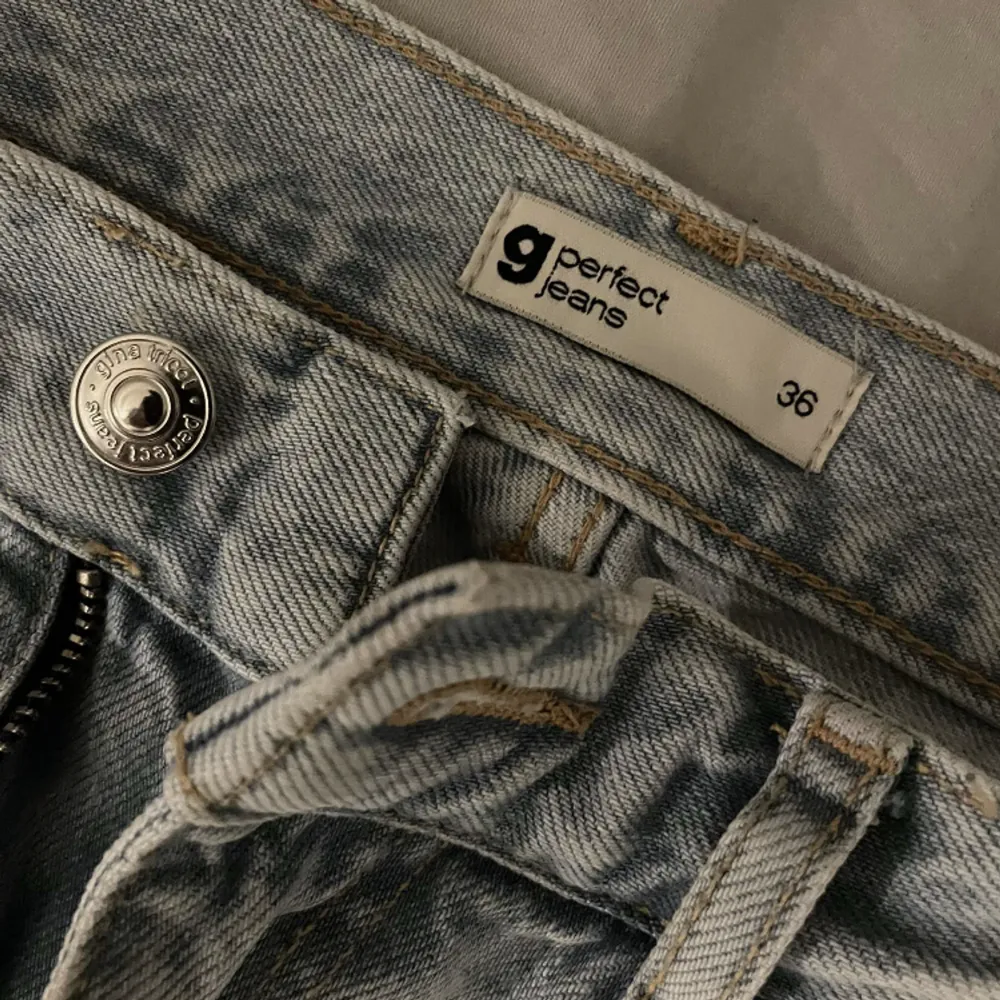 Jätte fina jeans från Gina tricot! Mid:waist jeans. Strl 36! Toppen skick! Nypris 559kr mitt pris 75kr 💞🌟💞🌟 . Jeans & Byxor.