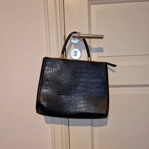 Jandväska - Handväska från H&M, i superfint skick💕