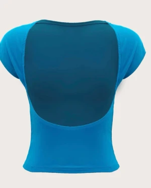 Topp - Rygglös topp,blå. Super fin o oanvänd.