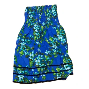 Tjol - Tjol men kan säkert bli till en klänning, köpt från second hand! Hittade i en låda men är ganska säker på att den är i barnstorlek men vädligt stretchig