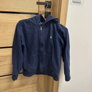 Ralph lauren zip tröja - En oanvänd zip tröja från Ralph lauren, köpt begagnat men är i nyskick!🩷🩷