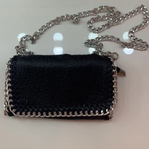 Tiamo väska - Säljer min Tiamo väska som jag köpte i sommar som jag inte använder längre, den är som ny. Pris kan diskuteras💕 