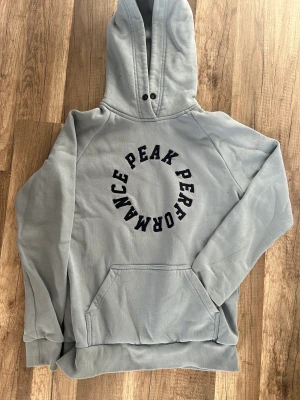 Peak performance hoodie - Använt den ett fåtal gånger passar som s/m
